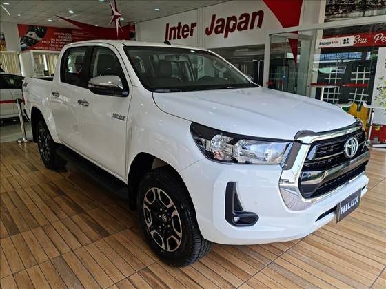 TOYOTA HILUX 2.8 D-4D TURBO DIESEL CD SRV 4X4 AUTOMÁTICO